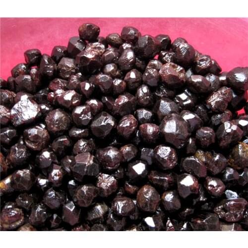 Natural Red Garnet Quartz Crystal Tumbled Stone Healing Energy Stone feng shui crystals decoration