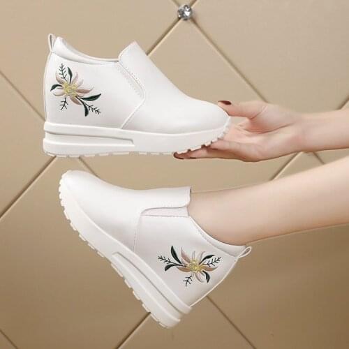 Plus Size 2020 Autumn Women Loafers Wedges Platform Shoes White Slip on Embroidery Loafer Increasing Casual Shoes Spring 8396G