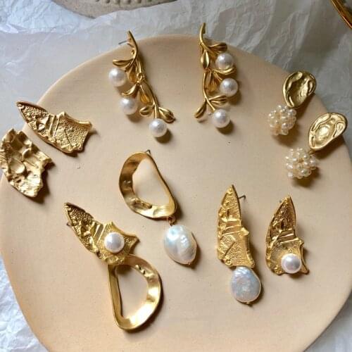 Korean Simple Geometric Asymmetric Love Heart Shaped Pearl Earrings Irregular Natural Freshwater Pearl Earrings for Women Girl