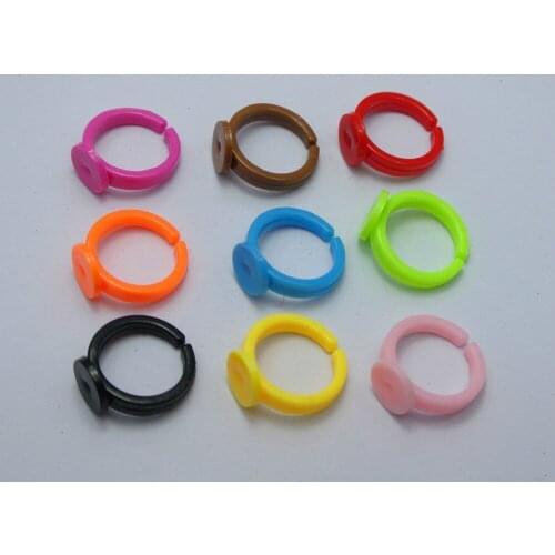 100 Mixed Color Plastic Adjustable Kids Ring Blank Findings GLUE ON Base 9mm Pad