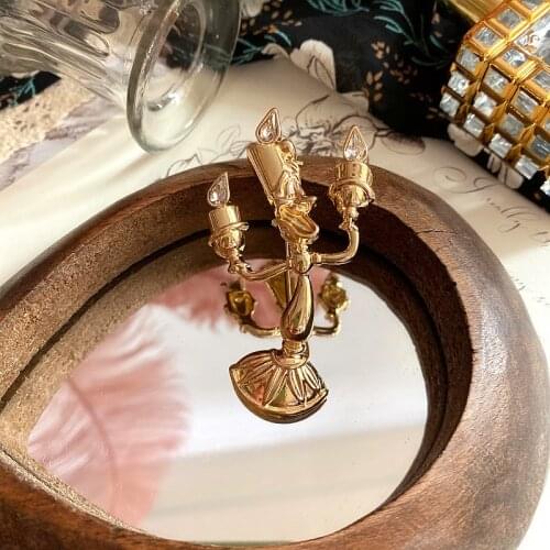 2021 New Wholesale Palace Retro Lamp Design Exquisite Temperament Mens And Womens Brooch