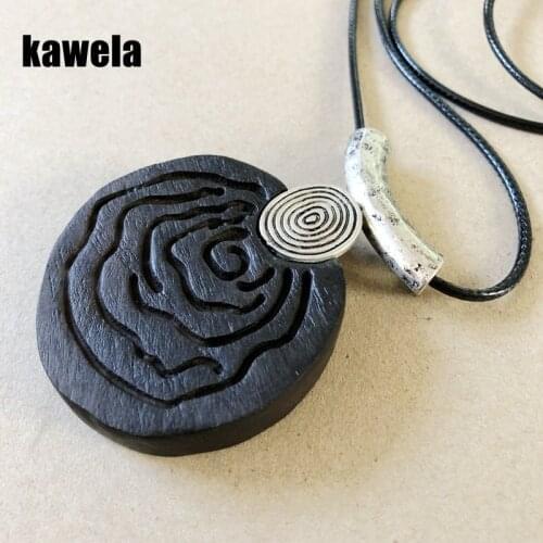 New Design Round Sandalwood Vintage Engraved Flower Pendant Necklace