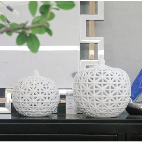 Nordic White Hollow Ceramic Storage Jar Aromatherapy Furnace Living Room Bedroom Decoration Modern Home Decoration Accessories