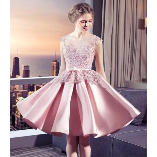 Sheer Neck Short Satin Evening Gowns Lace Appliques Homecoming Dresses Open-BackRobe De Soiree