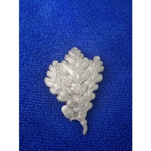 German Ski Sniper Soldier Jager OakLeaf War Pin Medal Cap Badge