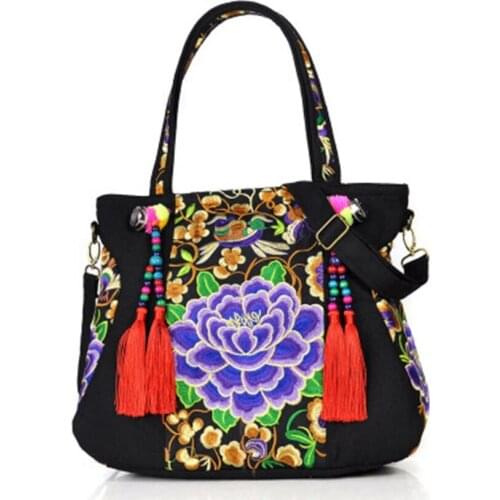 New Yunnan ethnic style fashion embroidery bag featuring national embroidery shoulder bag holiday package