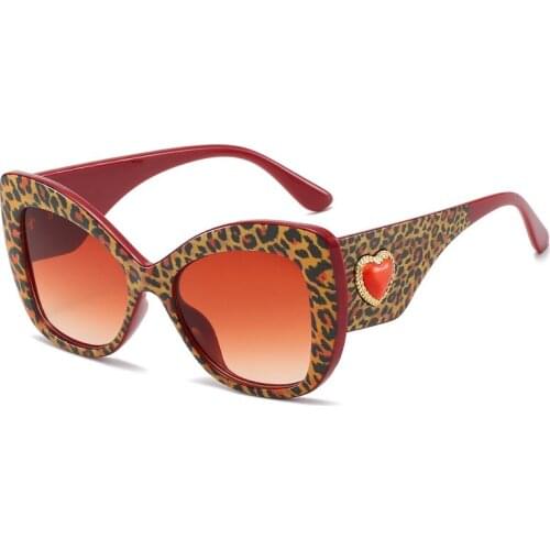 Retro Heart Sunglasses Women Fashion Plastic Protect Eyewear Women Designer Sun Glasses Stylish Oversized Shades