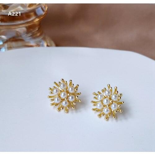 Japanese&Korea Delicate Jewelry 14K Gold Plated Pearl Beads Flower Stud Earrings for Women Cute Small Earrings