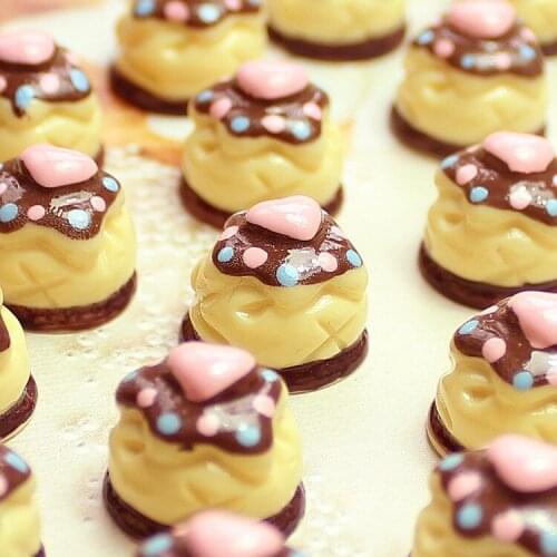 20pcs Flatback Kawaii Cute Food Cake Donuts Miniature embellishments Play Toy Doll For Scrapbooking Diy Cabochon Accessories