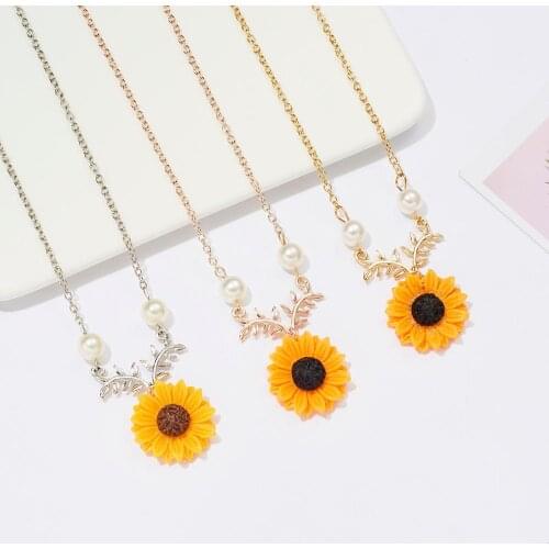 Vintage Sunflower Pendant Clavicle Chain Bohemia Pearl Creative Sunflower Fashion Daily Choker Temperament Cute Sweater Collar