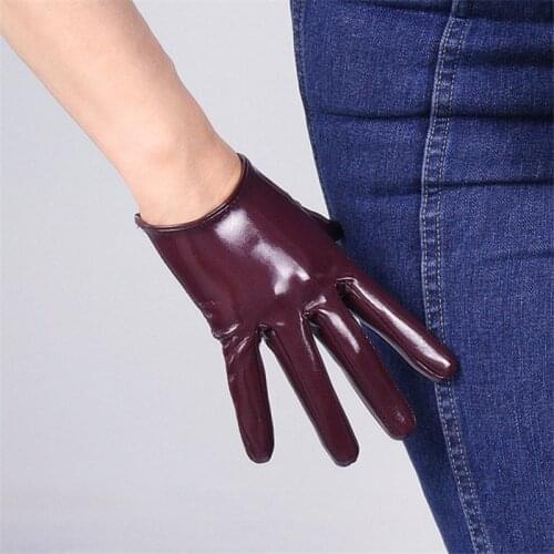 2020 New Woman Patent Leather PU Gloves Short 16cm Bright Leather Dance Party Simulation Leather Female Gloves Cosplay PU16