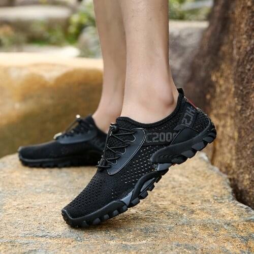 Men Aqua Shoes Outdoor Fishing Non-slip Durable Trekking Upstream Shoes Quick Dry Hiking Wading Water Shoes Sports Sneakers