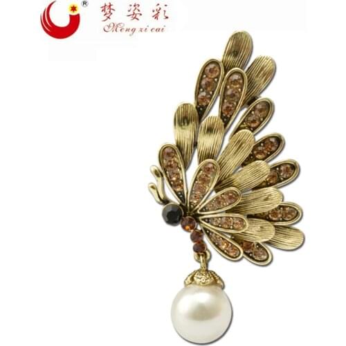 MZC New Arrival Vintage Gold Broach Pins Femal Broches Simulated Pearl Rhinestone Butterfly Brooch For Women Hijab Pins X1731