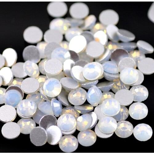 100pcs Cute Crystal Opal White Round Flatback Crystal Nail Rhinestone Different Sizes SS3-16 RS-07