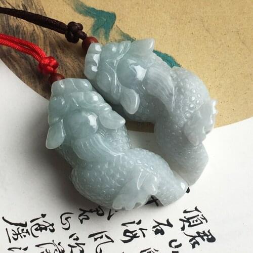 Natural emerald pendant men and women send friends to bring their own