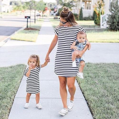 0-4T Summer mother daughter dresses Family matching Clothes Women Girl Short Sleeve Striped Beach Dress vestidos meisjes kleding