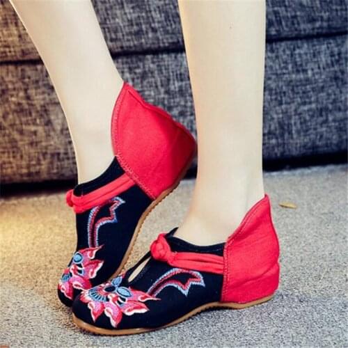 Womens Winter Cotton Shoes Fashion Chinese Embroidered Handmade Short Boots Ladies Warm Walking Shoes Female Designer Shoes New