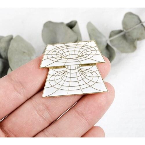 Beautiful Gold and silver 3d Vision Error Vision Model Brooch Cartoon Oil Dripping Brooch Alloy Badge Brooch