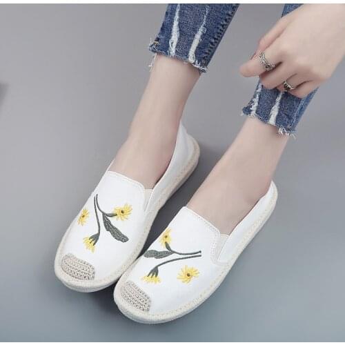 Women Embroidered Flat Shoes Ladies Fisherman Embroidery Shoe Spring Summer Lightweight Breathable Soft Lazy Loafers Espadrilles