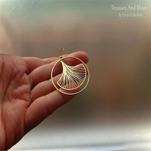 Large gold tone fan shaped / ginkgo biloba shaped earrings | raw brass | ethnic style earrings | boho/bohemian jewelry | filigre