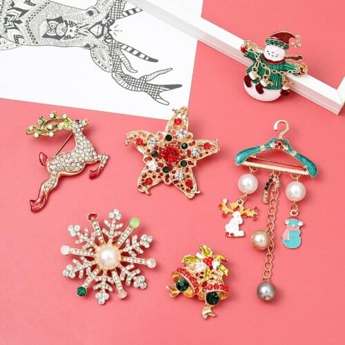 Santa hat Snowman Wreath Elk Bells Tree 18 Styles Crystal Christmas Brooches Lapel Pins Jewelry Happy New Year Gifts for Friends