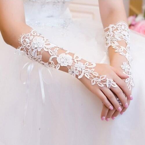 White Wedding Gloves for Women 2019 New Arrival Bridal Party Gifts Lace Appliqued Fingerless Gloves