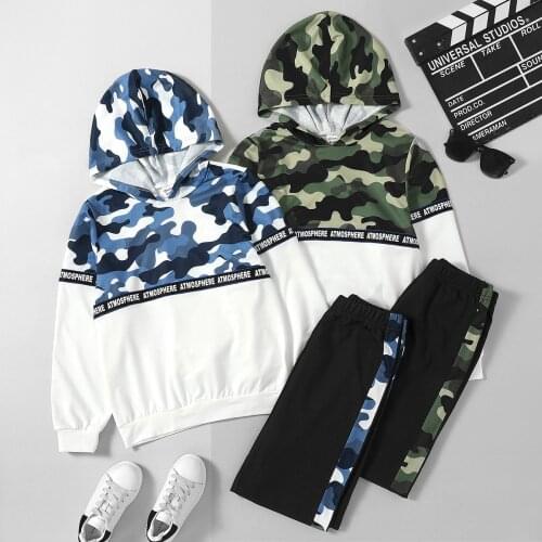 PatPat 2-piece Kid Boy Letter Camouflage Hoodies and Elasticized Pants Set