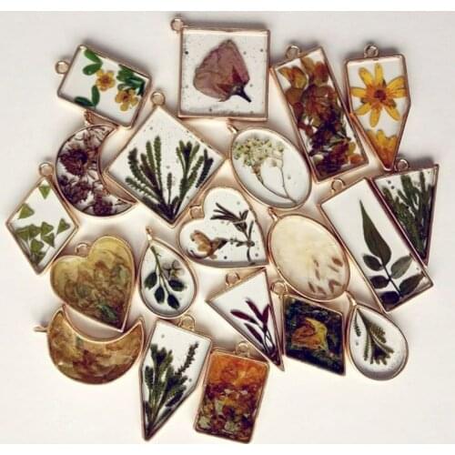2021 New 10Pcs Geometric Hollow Square Pressed Flower Frame Pendant Resin Jewelry Making 2020 trend