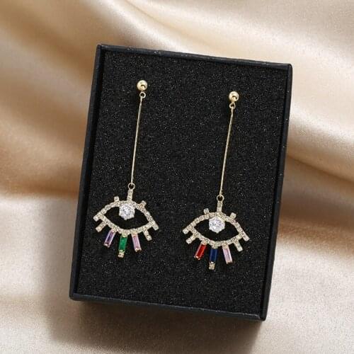 European fashion earrings accessories temperament women female Bohemian high-end pendant earrings claw chain Long earrings New