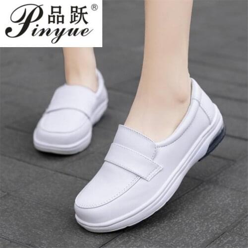 Pinyue Women's Moccasins