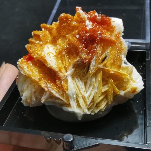 Natural high quality vanadium lead ore white flower barite specimen mineral crystal ore home decoration collection (send box)