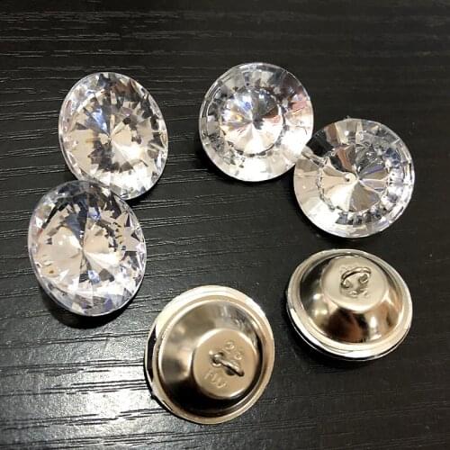 Pulaqi White Buttons