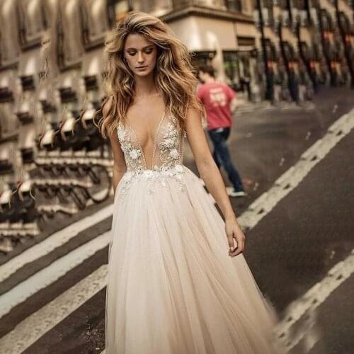 Champagne Wedding Dresses A-line V-neck Tulle Appliques Beaded Backless Dubai Arabic Wedding Gown Bridal Dress Vestido De Noiva