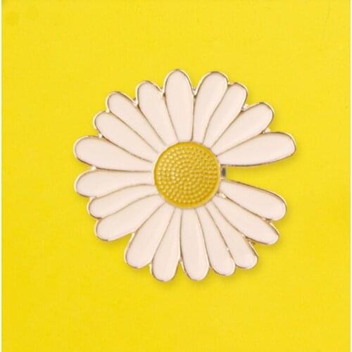 Beautiful Flower Badge Daisy Badges on Backpack Enamel Pins Clothes Brooch Lapel Pin Badges for Clothes Jewelry Gift Accessories