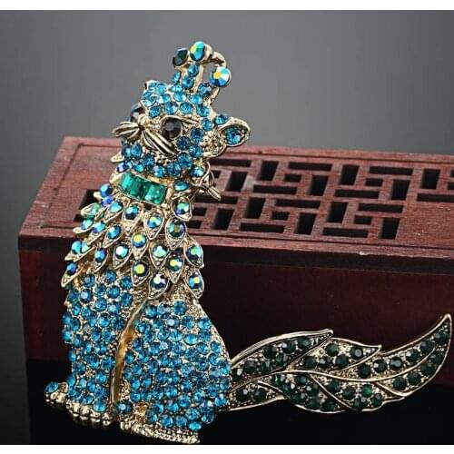 Zlxgirl Vintage Crown Cat Brooch for Women Christmas jewelry gifts Trendy Women party Scarf pins Hijab Pins Bags Accessories