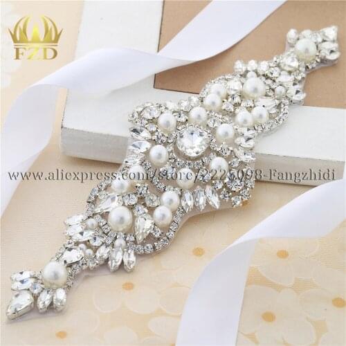 Wholesale 30 Pieces Handmade Hot Fix Sew on Rhinestone Beaded Applique for Garments Wedding Dress