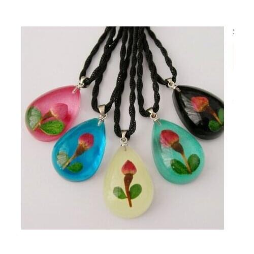 Halloween gifts green Valentines day gift Ms amber rose pendant necklace necklace Birthday present 1 PCS