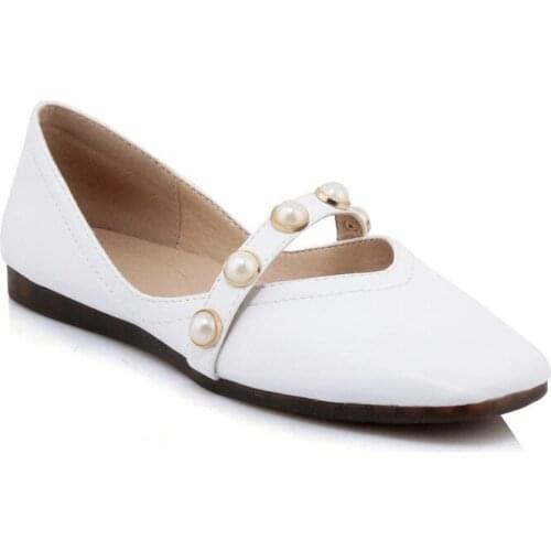 In the spring of 2018 the new fashion square size 30 to 44 students leisure shoes with 1230 yards