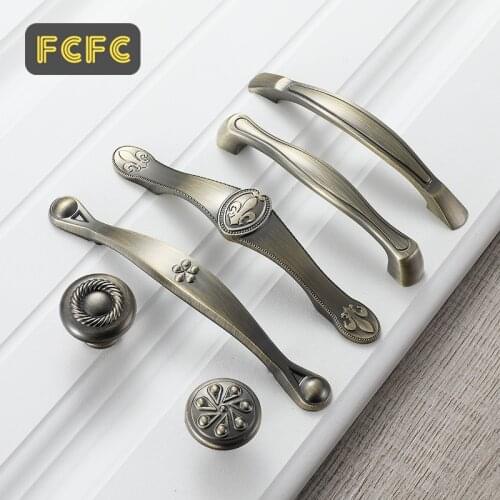 FCFC Vintage Bronze Cabinet Handle Kitchen Cabinet Handles Drawer Knobs Antique Cupboard Door Wardrobe Pulls Furniture Handle
