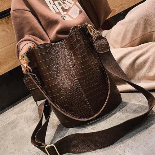 Fashion big bag 2020 crocodile pattern shoulder bucket bag large capacity wild broadband shoulder bag messenger bag ladies bag