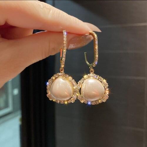 Fashion shiny peach heart pearl earrings European and American personality light luxury high-end earrings elegant ladies jewelry