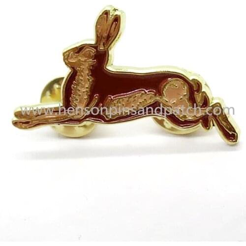 Customized gold iron cut shape metal soft enamel rabbit animal pin badge