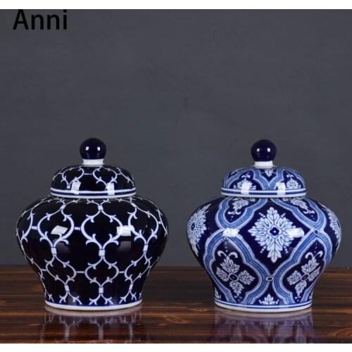 Creativity Relief Craft Ceramic Vase Chinese Vintage Blue and White Porcelain Ornaments Desktop Storage Jars with Lid Home Decor