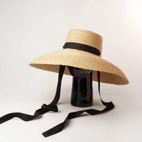 High Quality Customed Catwalk New Style Flat Top Wide Brim Hand-woven Straw Raffia Sun Hats Black White Ribbon Women Beach Cap