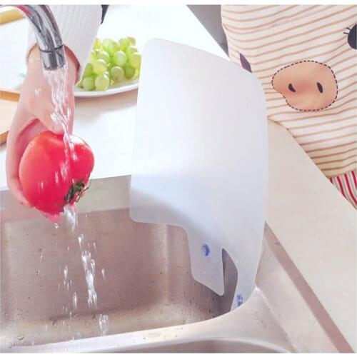 2Pcs Kitchen Sink Water Splash Guards with Sucker Waterproof Screen Fruit Vegetable Washing Kitchen Accessories
