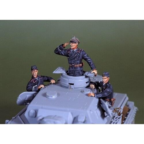 1/35 Resin Figure Model Kit Unassambled Unpainted 1026(3 figure NO TANK)