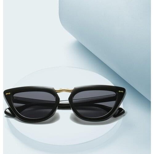 Womens Sunglasses Vintage Black Cats Eye Big Box Glasses Trending American Style Luxury Designer Men Glasses Decorative UV400