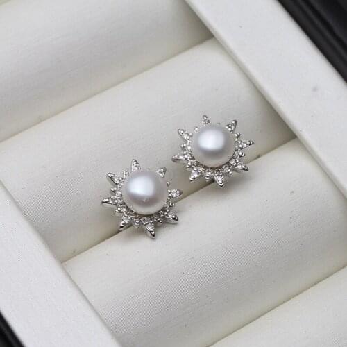 QIXIZHUYAN Stud Earrings