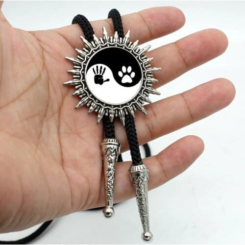 BOLO-0032 New Arrival Dog Footprints Black And White Yin Yang Bolo Tie Glass Dome Yin Yang Jewelry Vintage Bolo Ties For Women