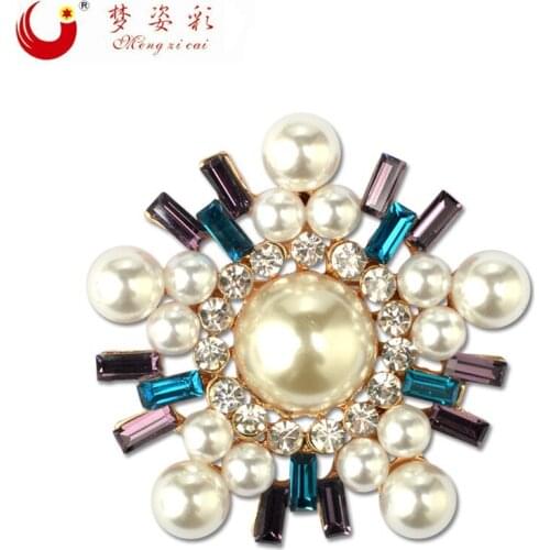 MZC 2019 Hot Crystal Brooches and Pins for Women Imitation Pearl Rhinestone Broshes Broches Boutonniere Lady Party Jewelry Gifts